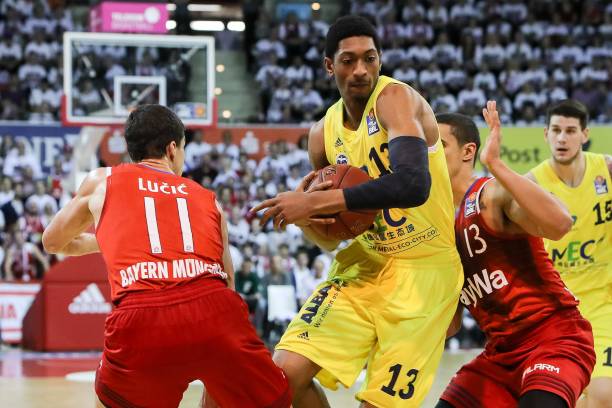 受到伤病困 受到伤病困